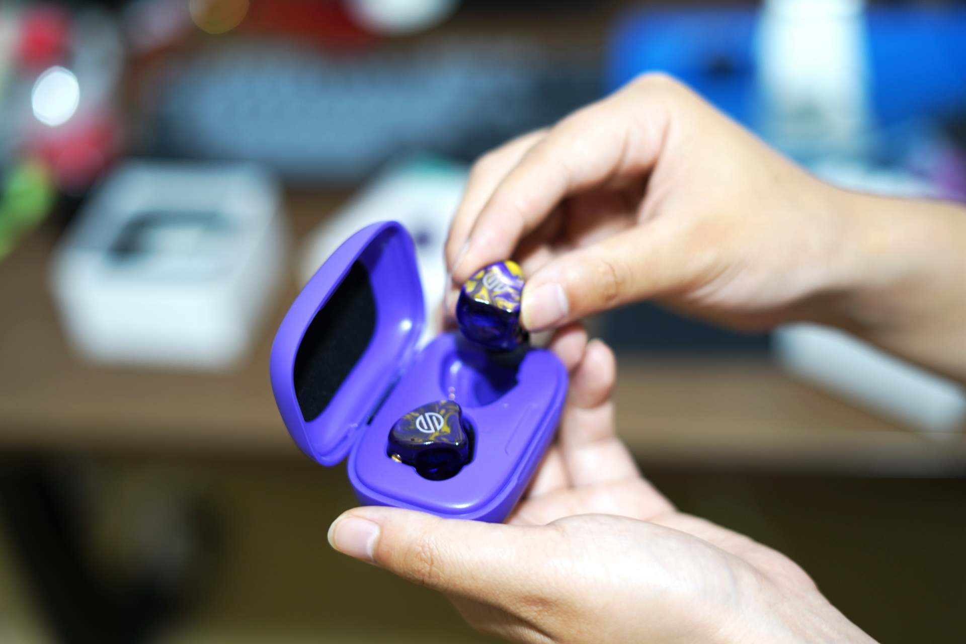 必看盘点揭秘！扑克牌扫描仪能同时使用两个耳机吗,推荐4个购买渠道