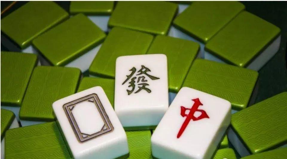 打麻将咋的开挂（打麻将咋开挂啥意思）